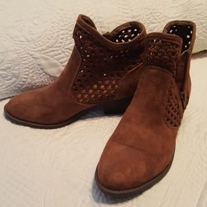 Mudd ankle boots